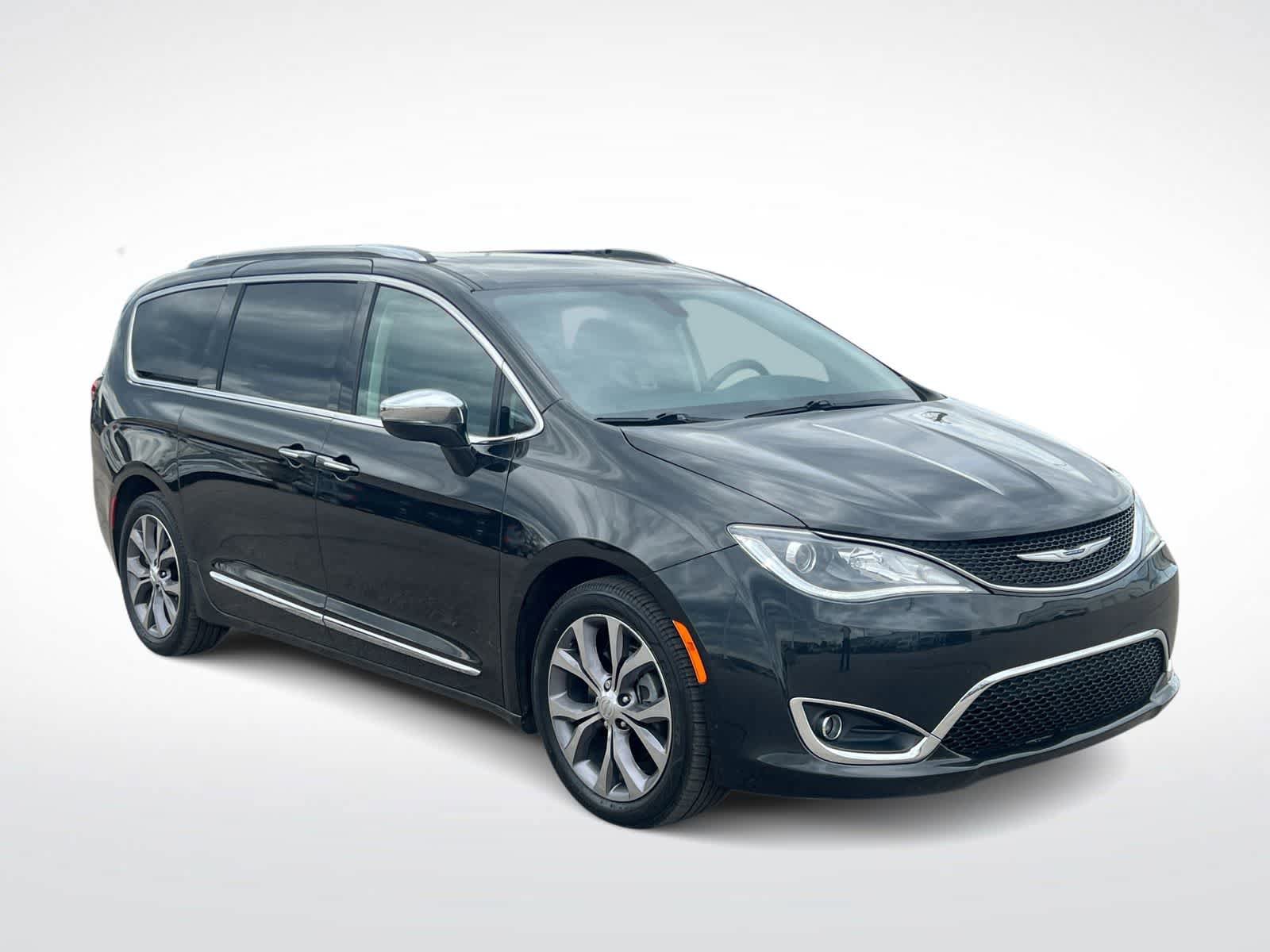 Used 2019 Chrysler Pacifica Limited w/ Tire & Wheel Group FWD image 2