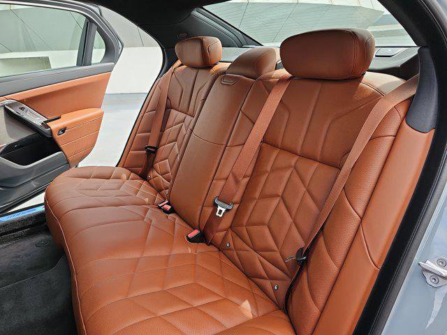 New 2026 BMW 750e xDrive w/ Executive Package image 14
