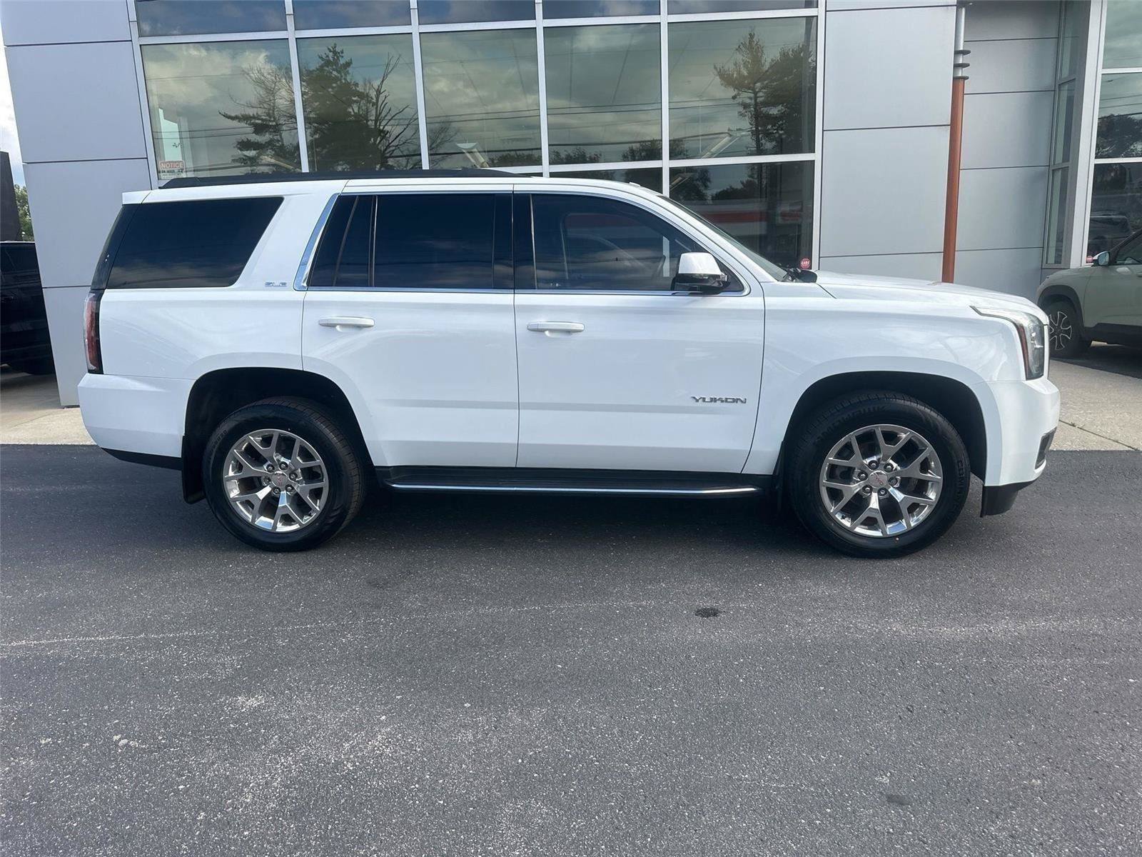Used 2017 GMC Yukon SLE w/ SLE Value Package AWD/4WD image 2
