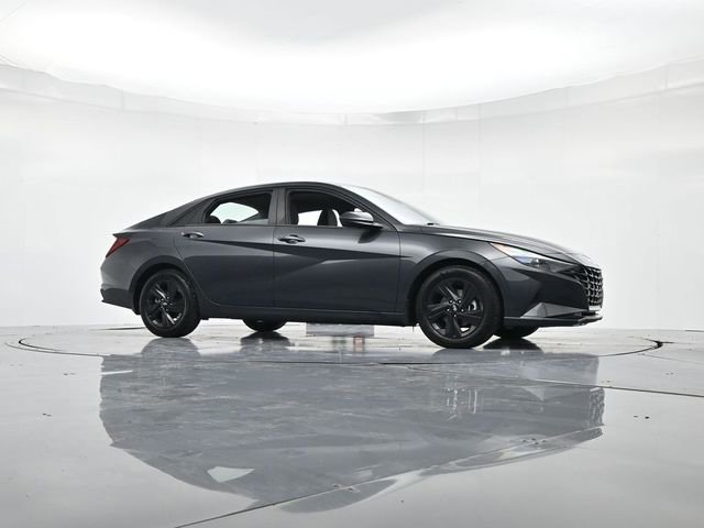 Used 2022 Hyundai Elantra SEL image 31