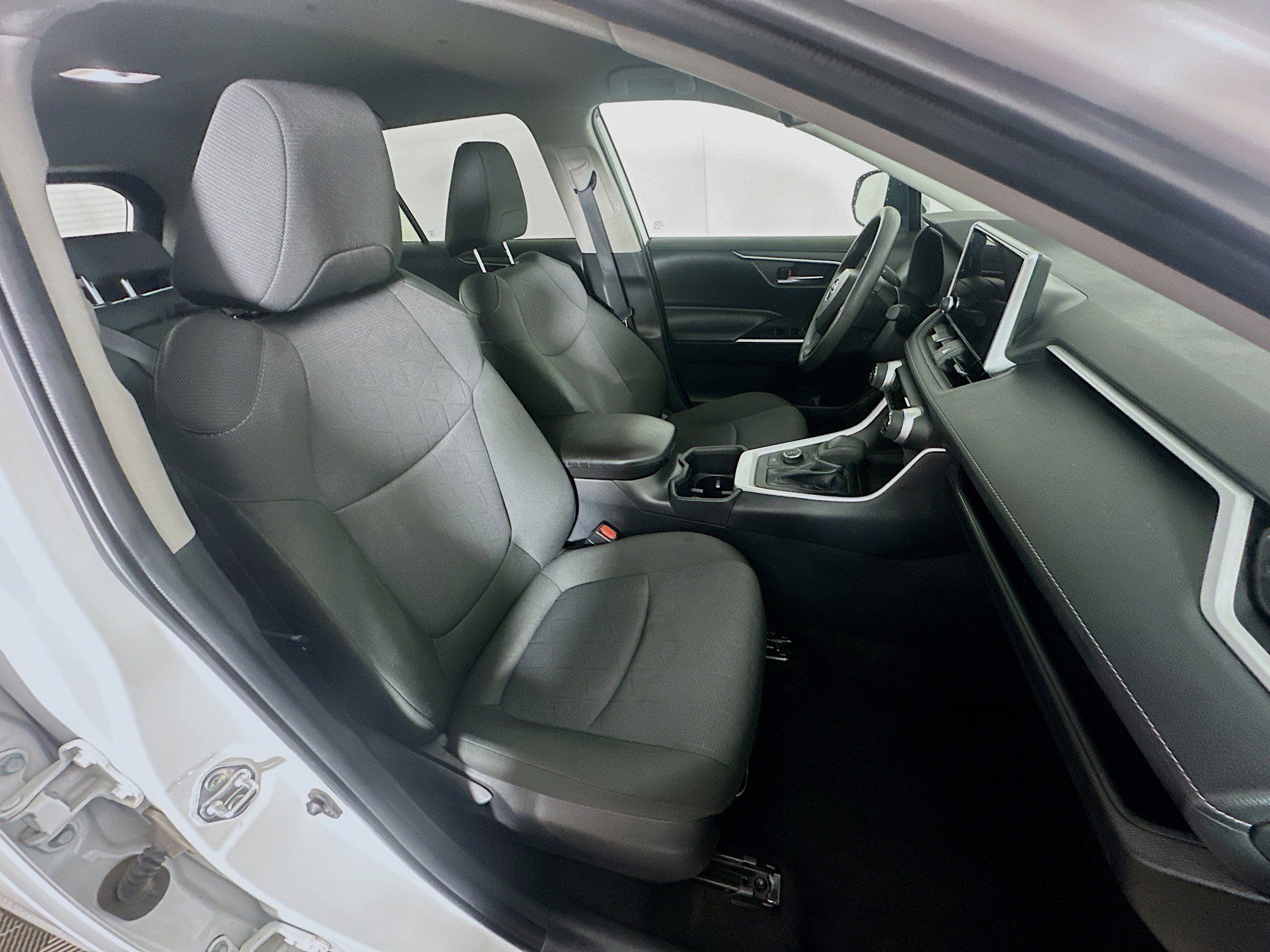 Used 2025 Toyota RAV4 XLE AWD/4WD image 31