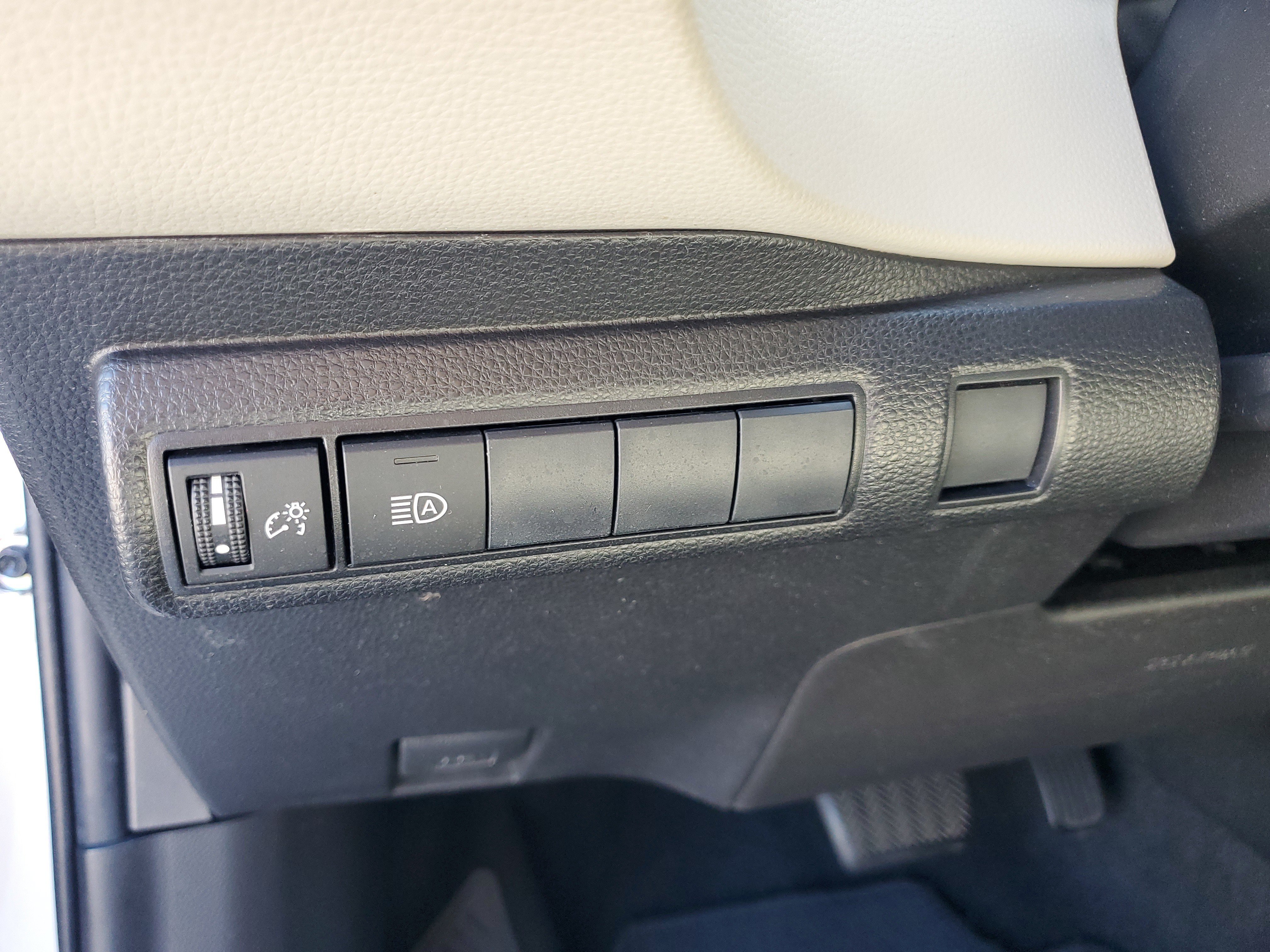Used 2020 Toyota Corolla L FWD image 23