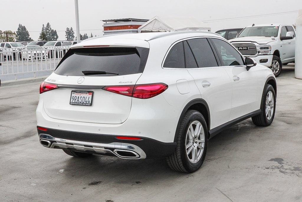 Used 2025 Mercedes-Benz GLC 300 4MATIC image 9