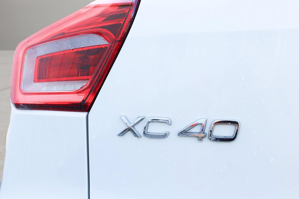 Certified 2025 Volvo XC40 B5 Plus AWD/4WD image 31