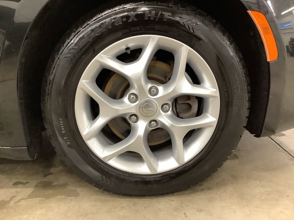 Used 2017 Chrysler Pacifica Touring-L w/ Tire & Wheel Group FWD image 22