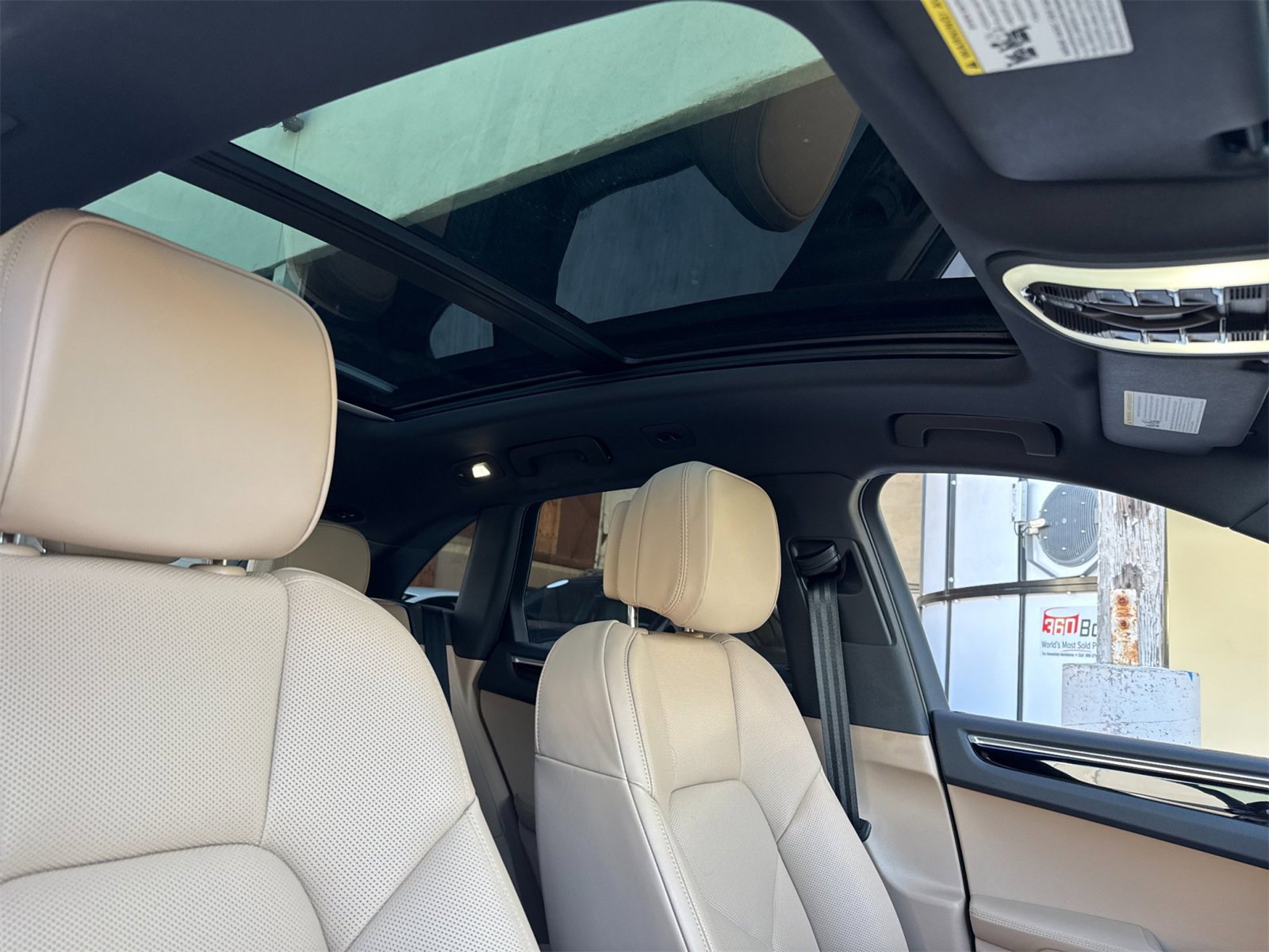 Used 2025 Porsche Macan image 19