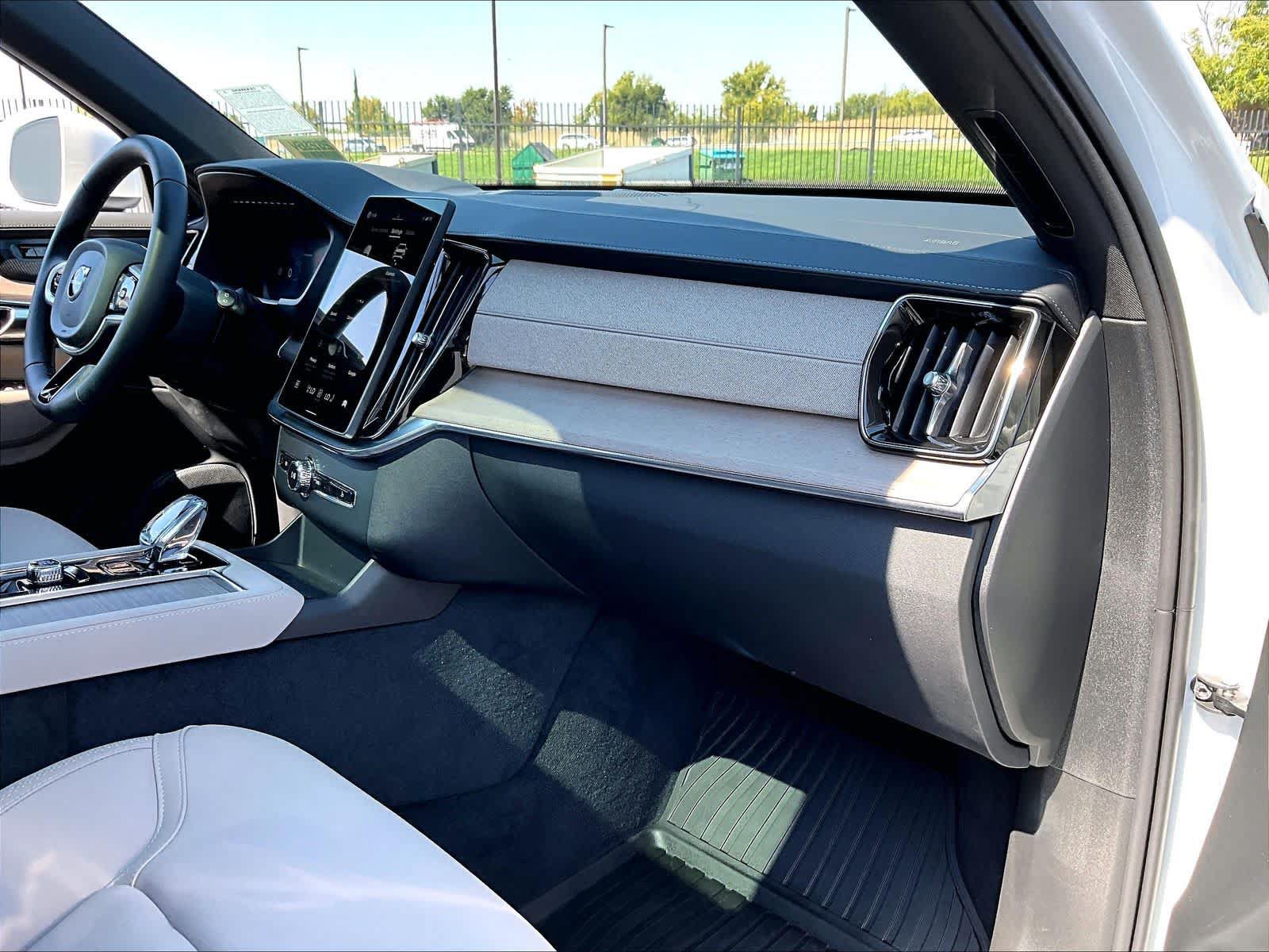 Used 2026 Volvo XC90 T8 Plus w/ Protection Package Premier AWD/4WD image 19