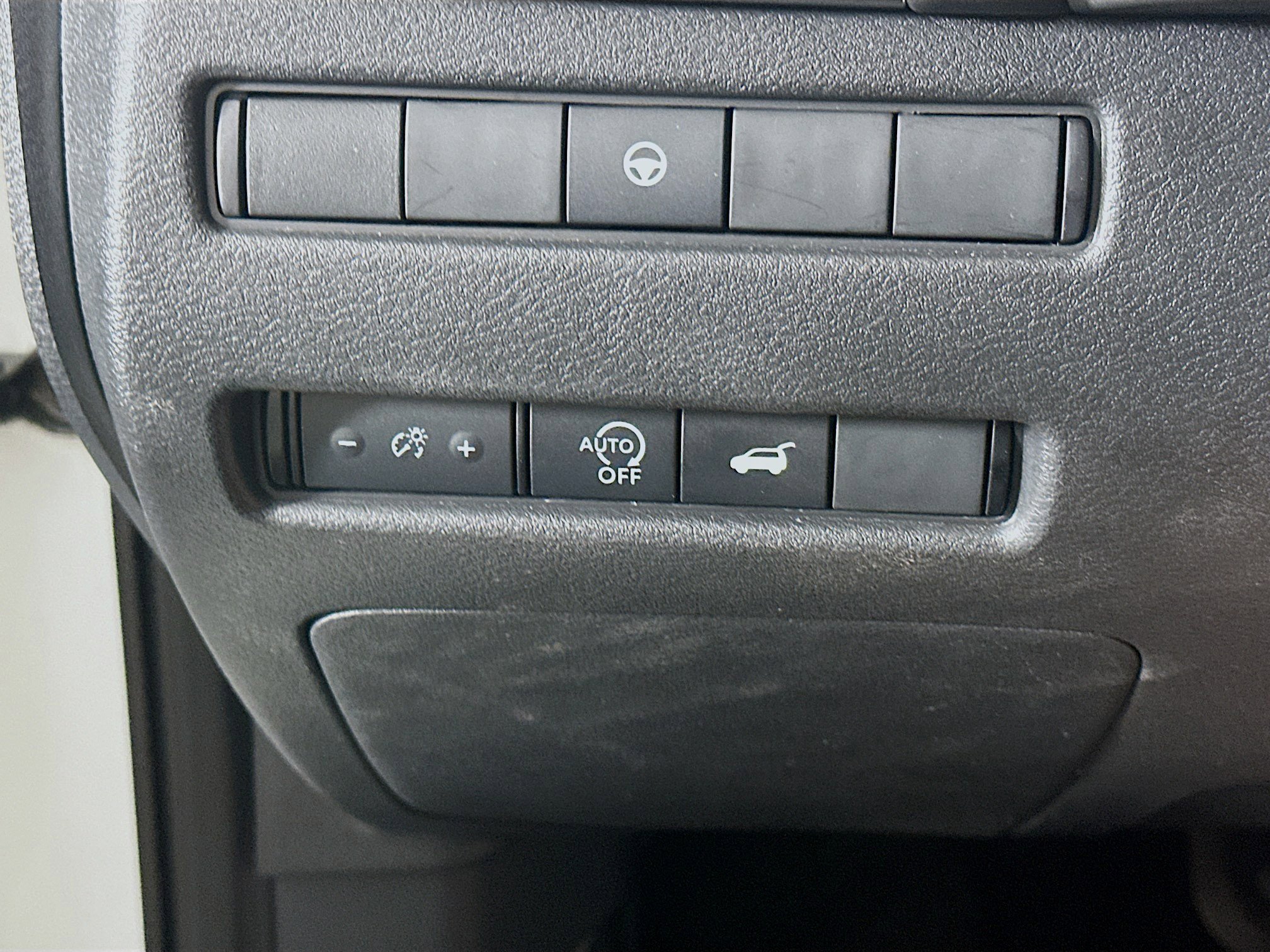 Used 2023 Nissan Rogue SV w/ SV Premium B Package FWD image 17