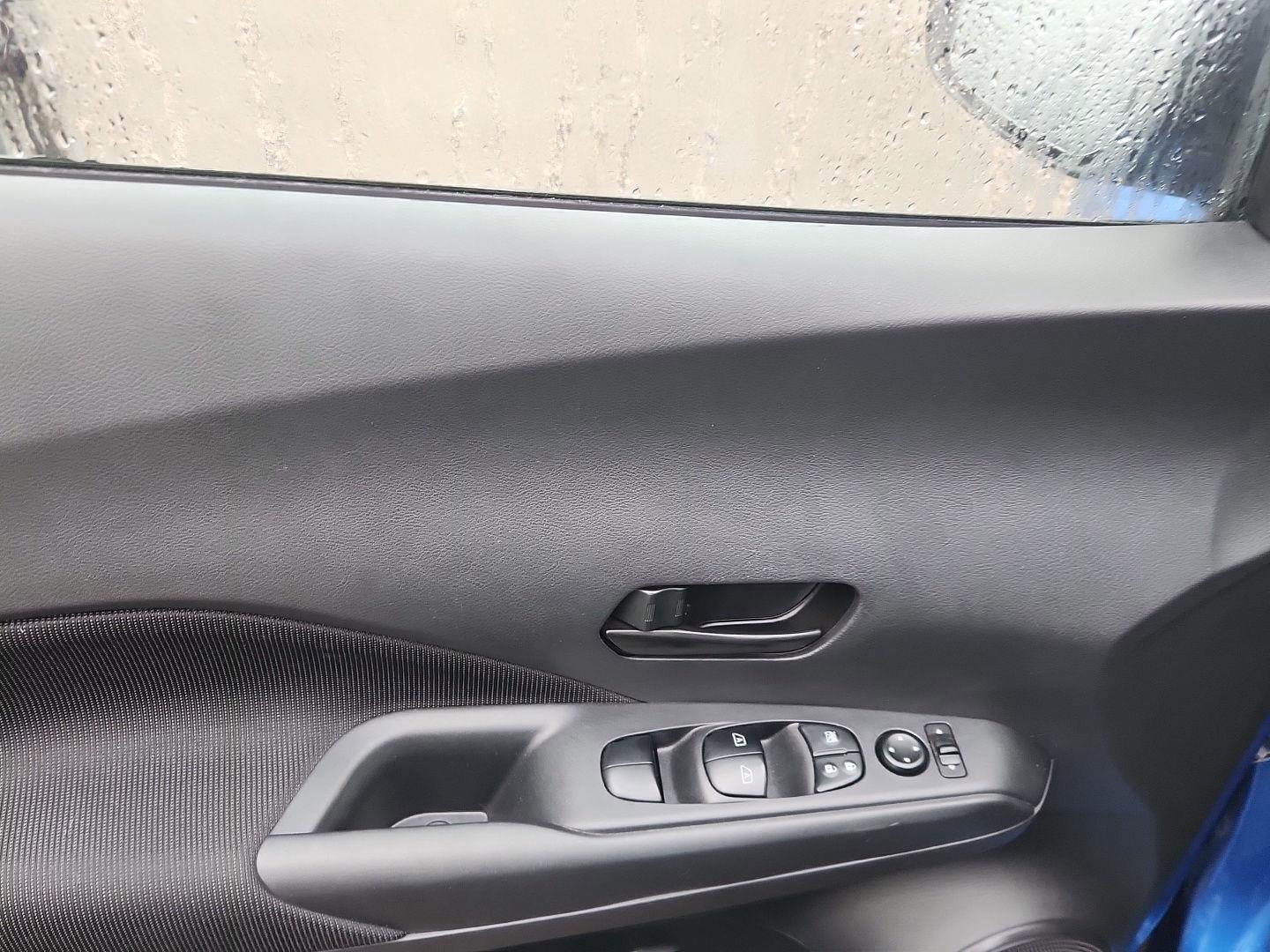 Used 2024 Nissan Kicks S image 11