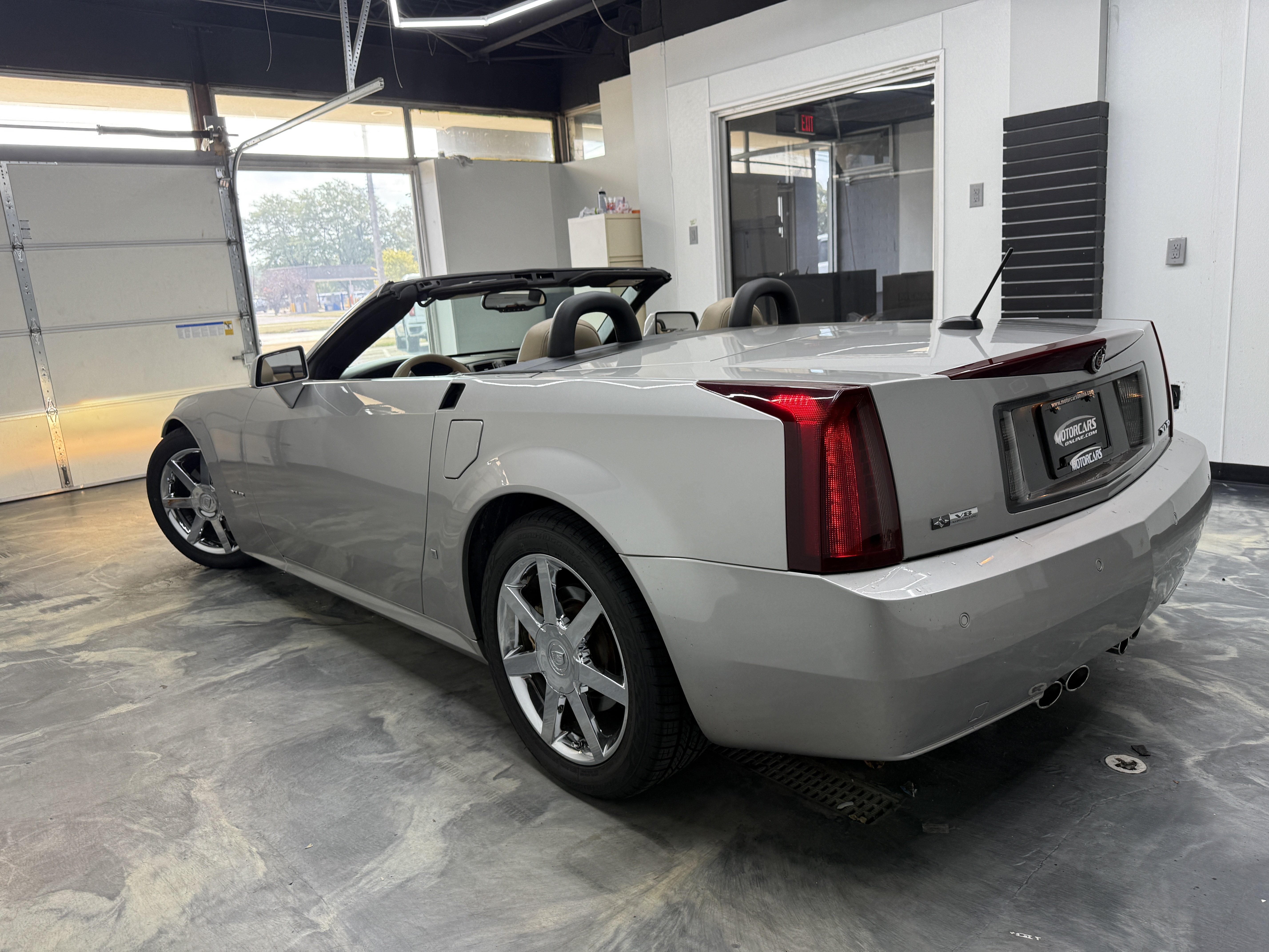 Used 2008 Cadillac XLR RWD image 3
