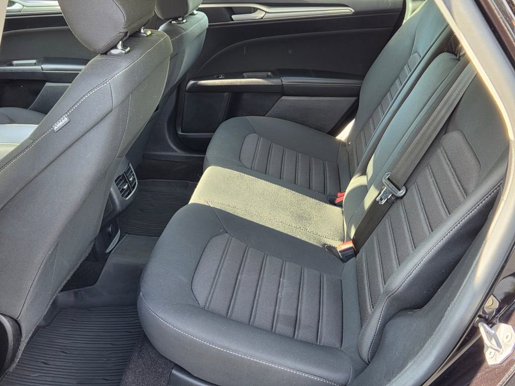 Used 2020 Ford Fusion SE FWD image 11