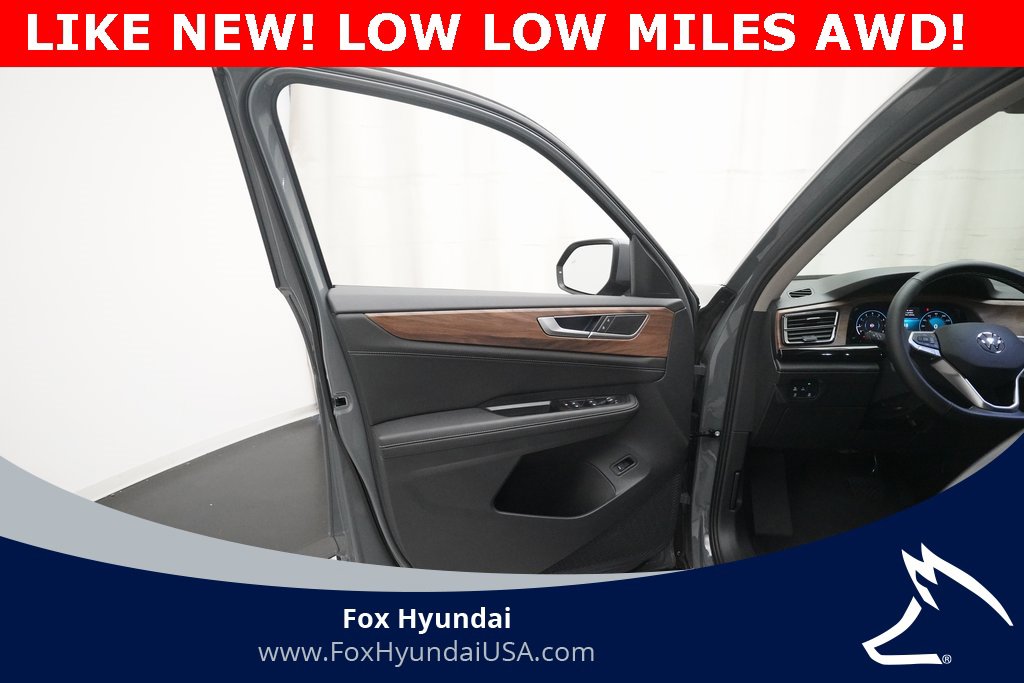 Used 2025 Volkswagen Atlas SE image 28