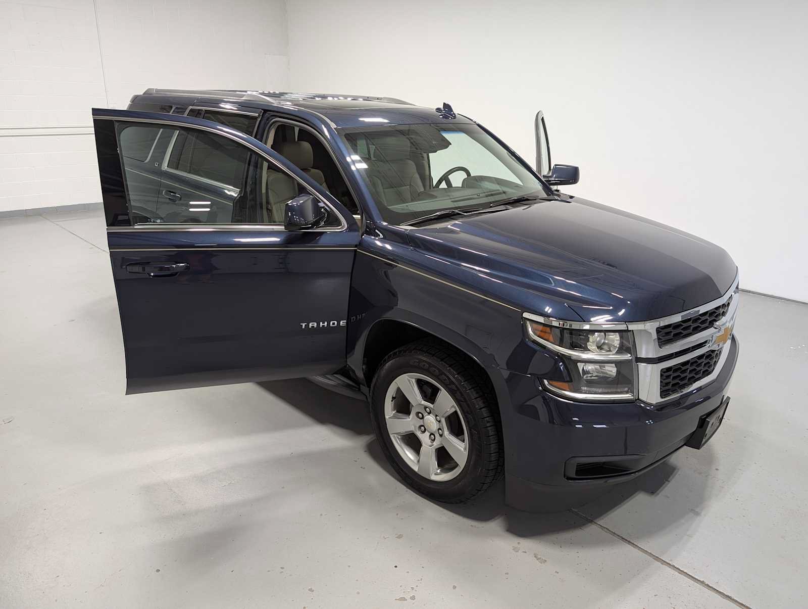 Used 2019 Chevrolet Tahoe LT AWD/4WD image 18