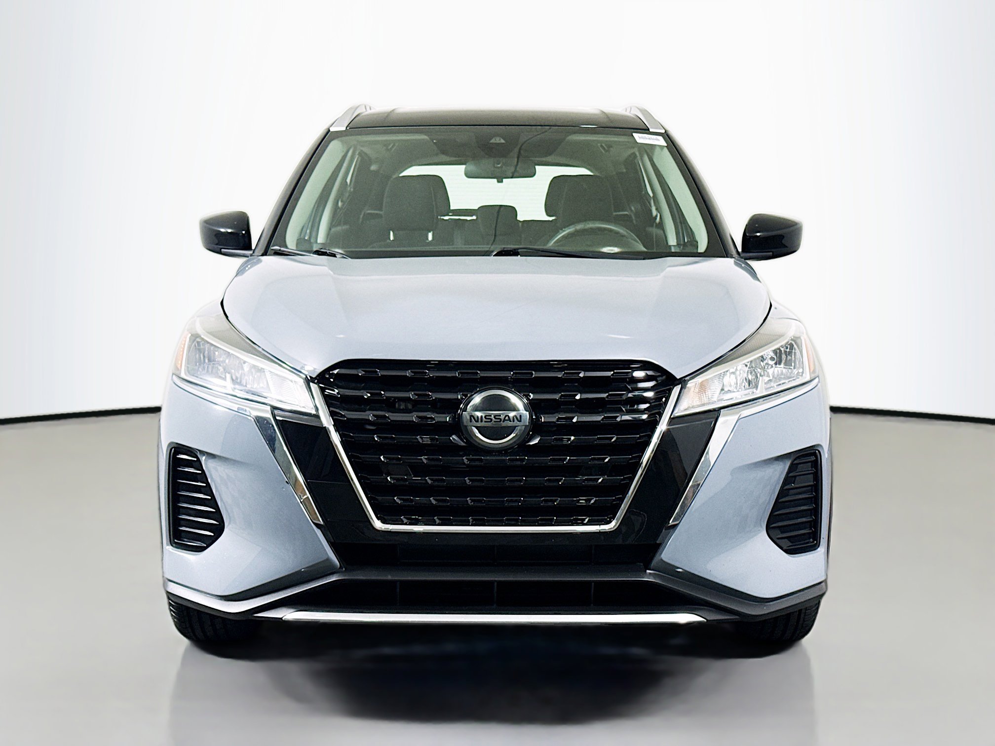 Used 2021 Nissan Kicks SV image 2