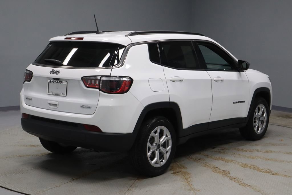 Used 2025 Jeep Compass Latitude AWD/4WD image 10