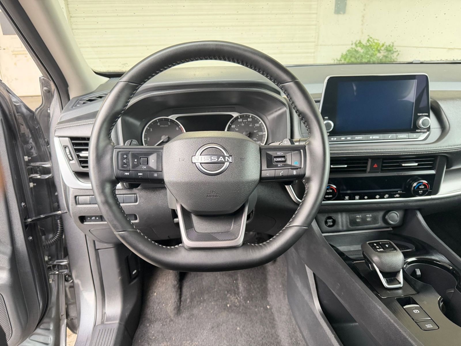 Used 2025 Nissan Rogue SV image 30