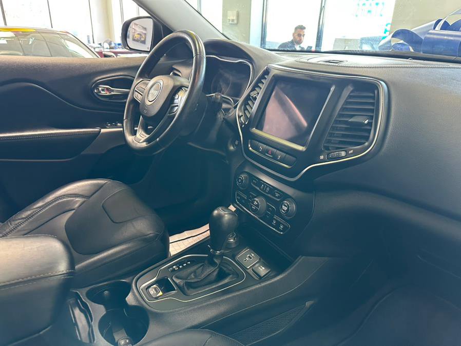 Used 2021 Jeep Cherokee Latitude Lux w/ Sun & Sound Group AWD/4WD image 37