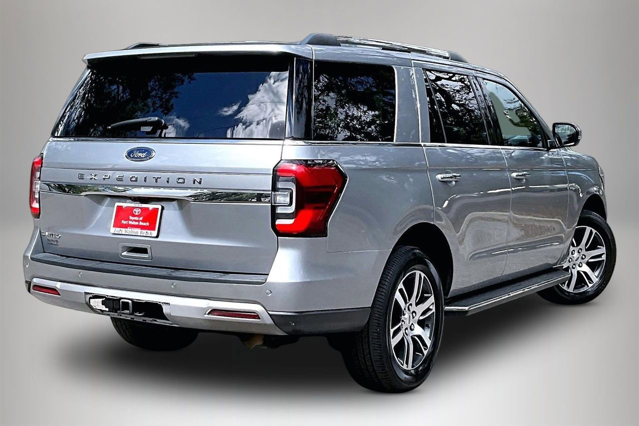 Used 2023 Ford Expedition Limited image 5