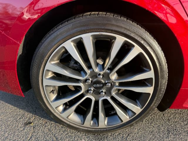 Used 2017 Lincoln Continental Select image 15