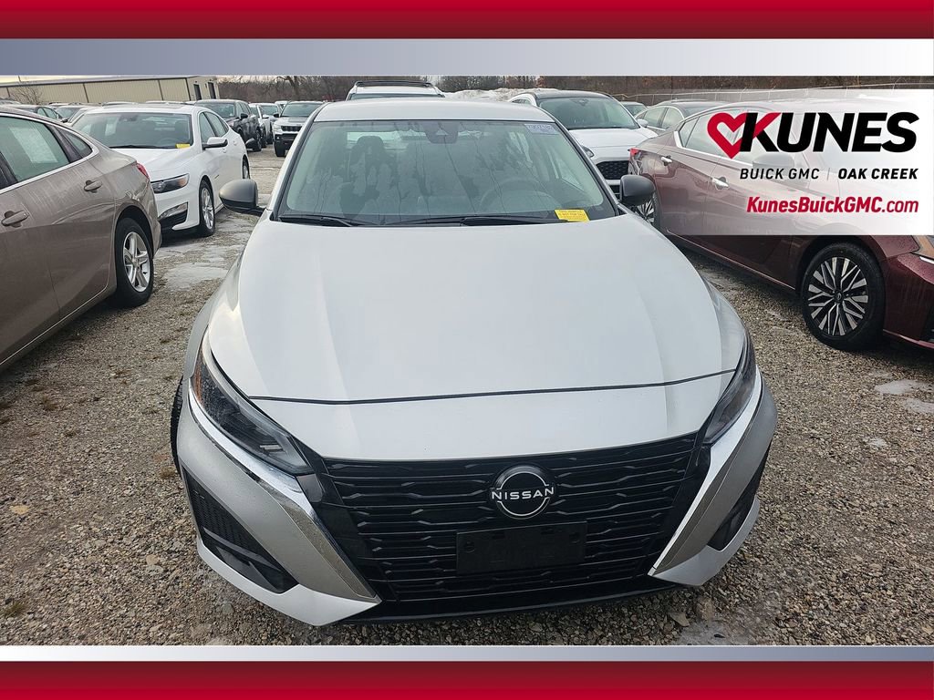 Used 2024 Nissan Altima 2.5 SV image 18