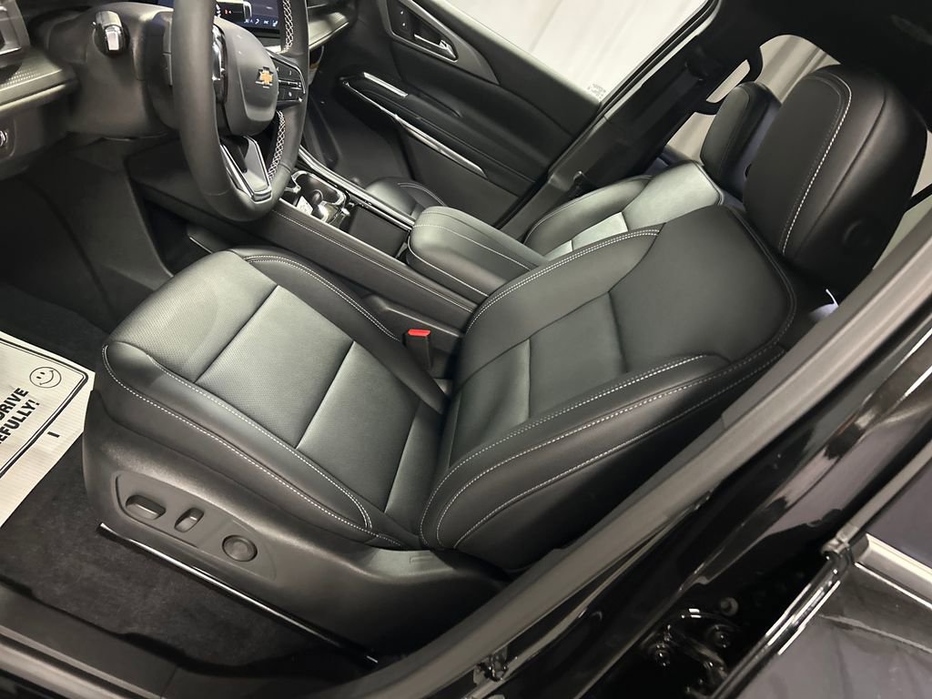 Used 2025 Chevrolet Traverse LT w/ Driver Confidence Package image 12