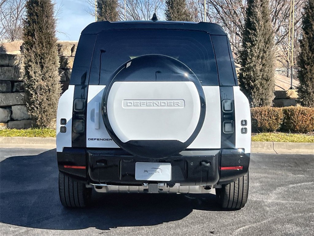 Used 2026 Land Rover Defender 130 X-Dynamic SE image 4