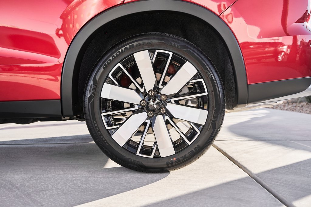 New 2025 Mitsubishi Outlander SE image 8