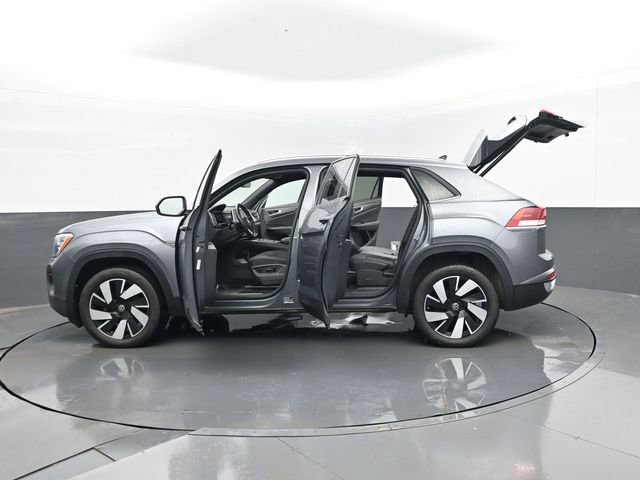 Used 2025 Volkswagen Atlas Cross Sport SE image 31