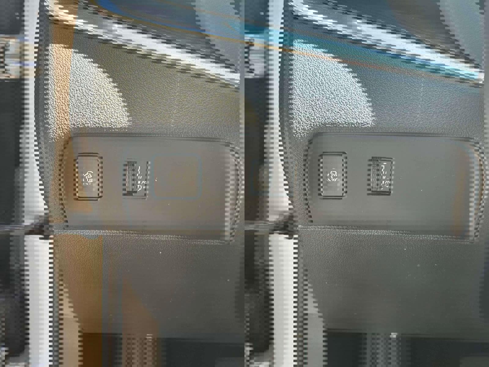 Used 2022 Buick Enclave Essence w/ Experience Buick Package image 23