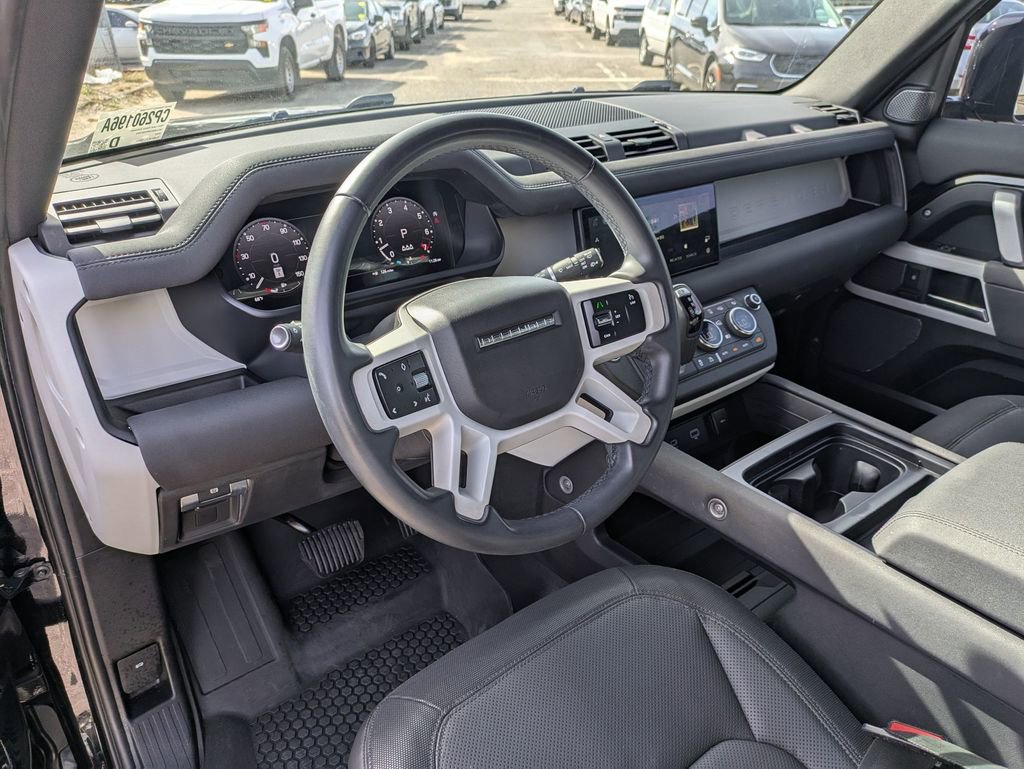 Used 2023 Land Rover Defender 90 X-Dynamic SE image 13