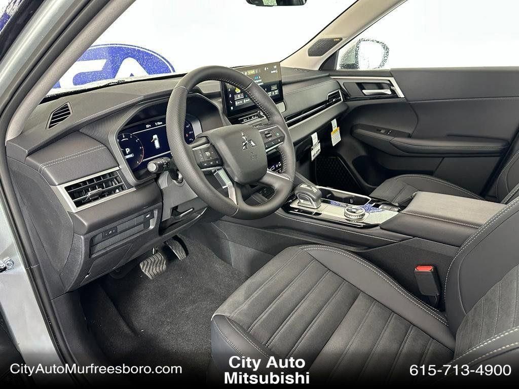 New 2025 Mitsubishi Outlander SE image 17