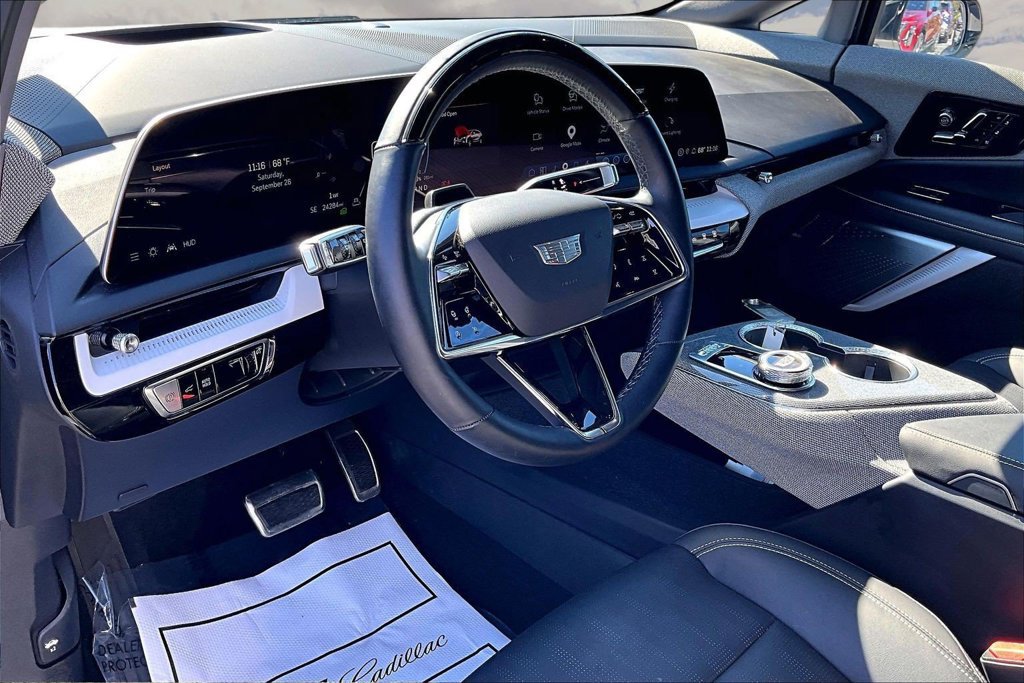Certified 2025 Cadillac Optiq Luxury 2 w/ LPO, Floor Liner Package AWD/4WD image 17
