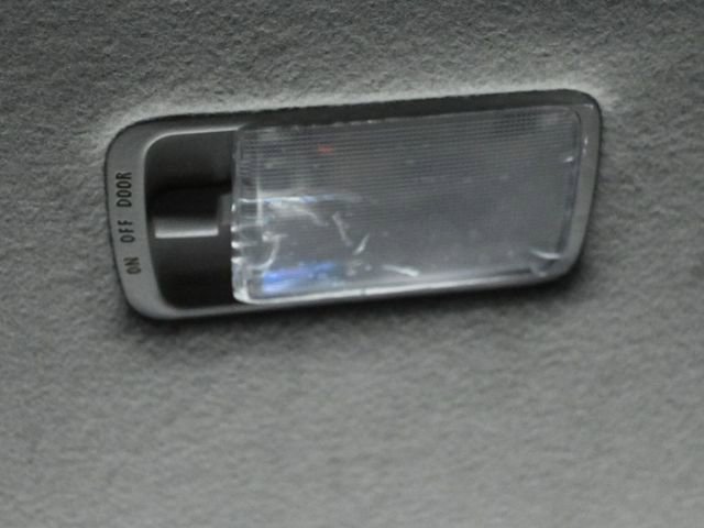 Used 2023 Nissan Kicks SR w/ Exterior Package FWD image 17