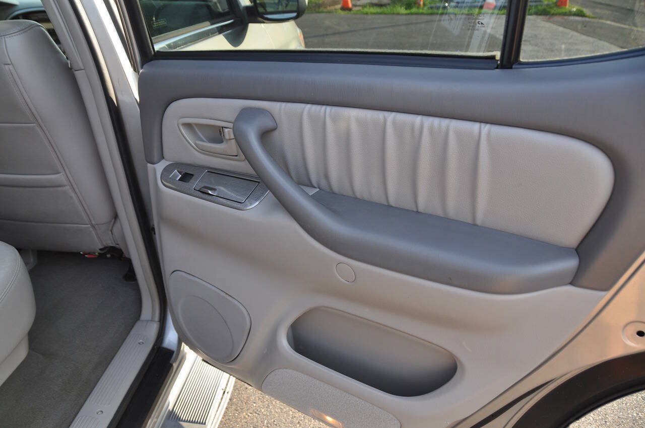 Used 2005 Toyota Sequoia Limited AWD/4WD image 35