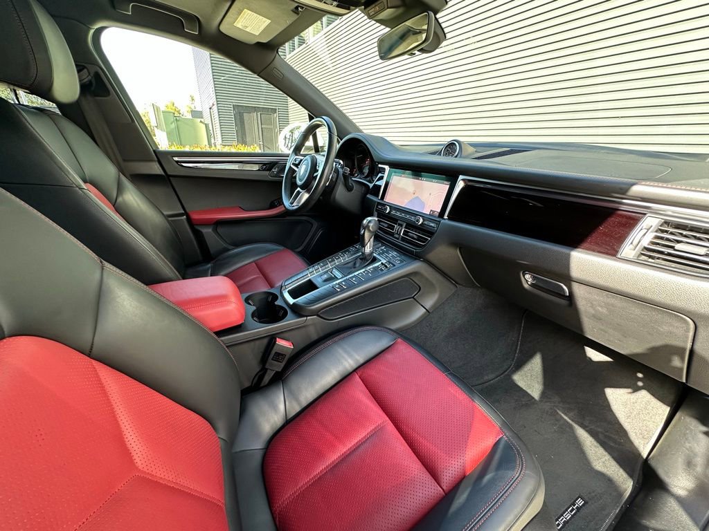 Used 2020 Porsche Macan S image 36