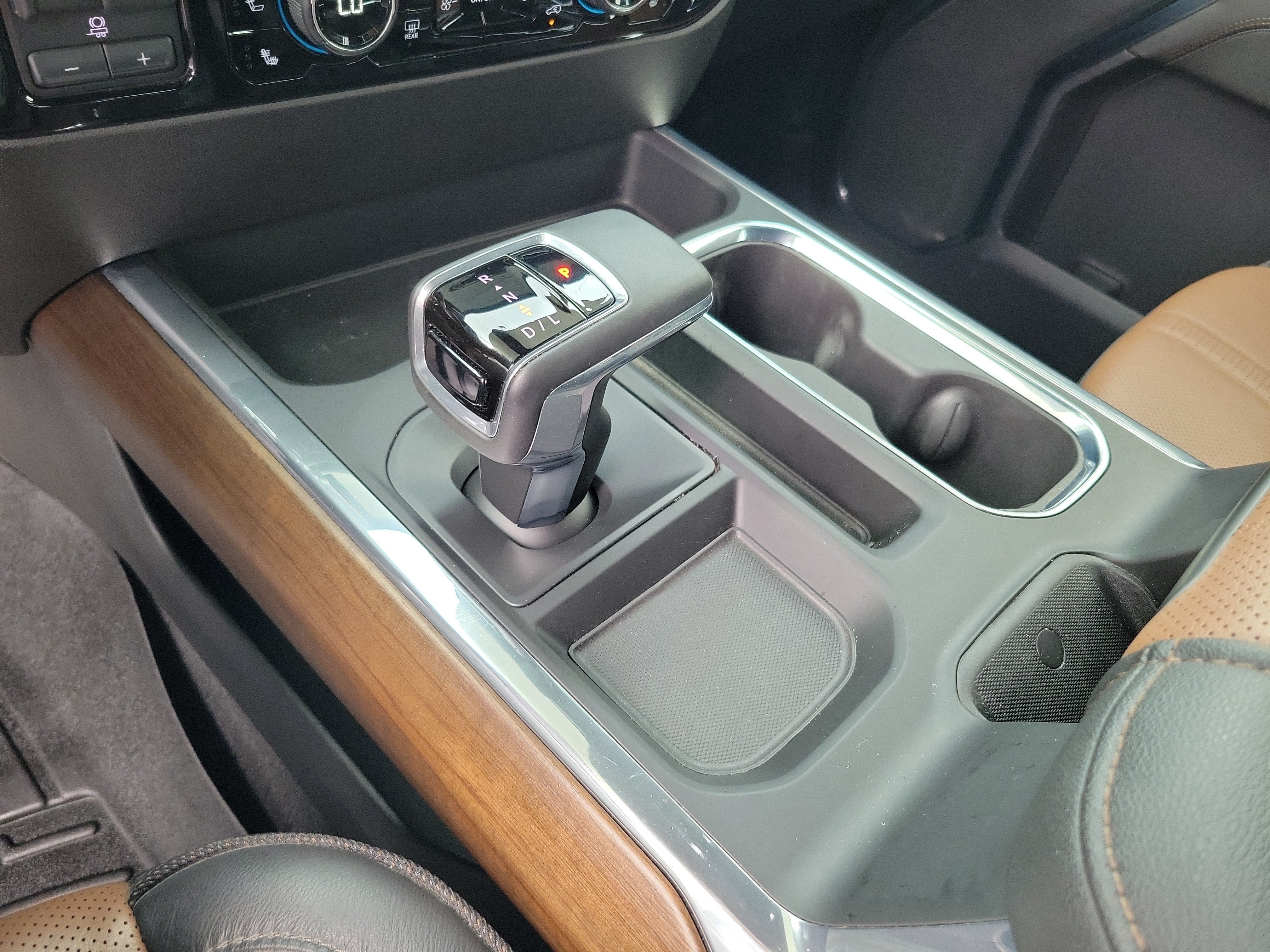 Used 2024 Chevrolet Silverado 1500 High Country w/ Technology Package AWD/4WD image 29