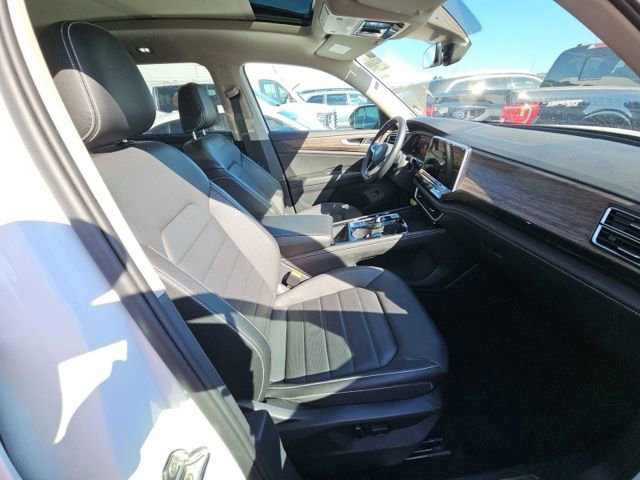 Used 2025 Volkswagen Atlas SEL AWD/4WD image 9