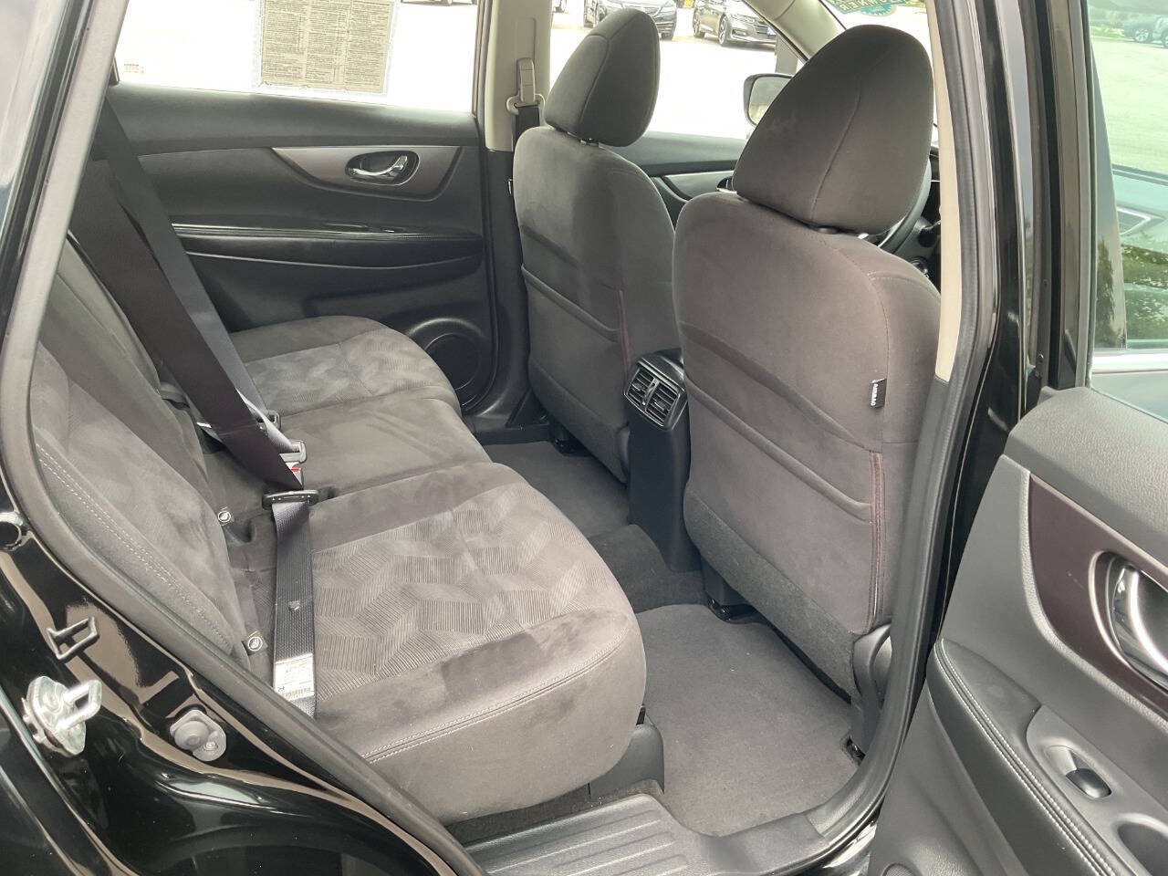 Used 2015 Nissan Rogue S AWD/4WD image 31
