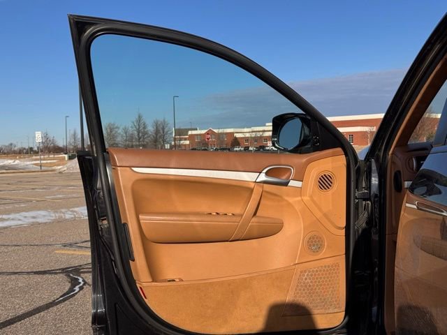 Used 2008 Porsche Cayenne GTS image 4