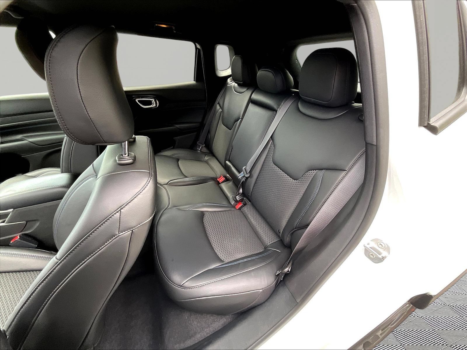 New 2026 Jeep Compass Latitude AWD/4WD image 17