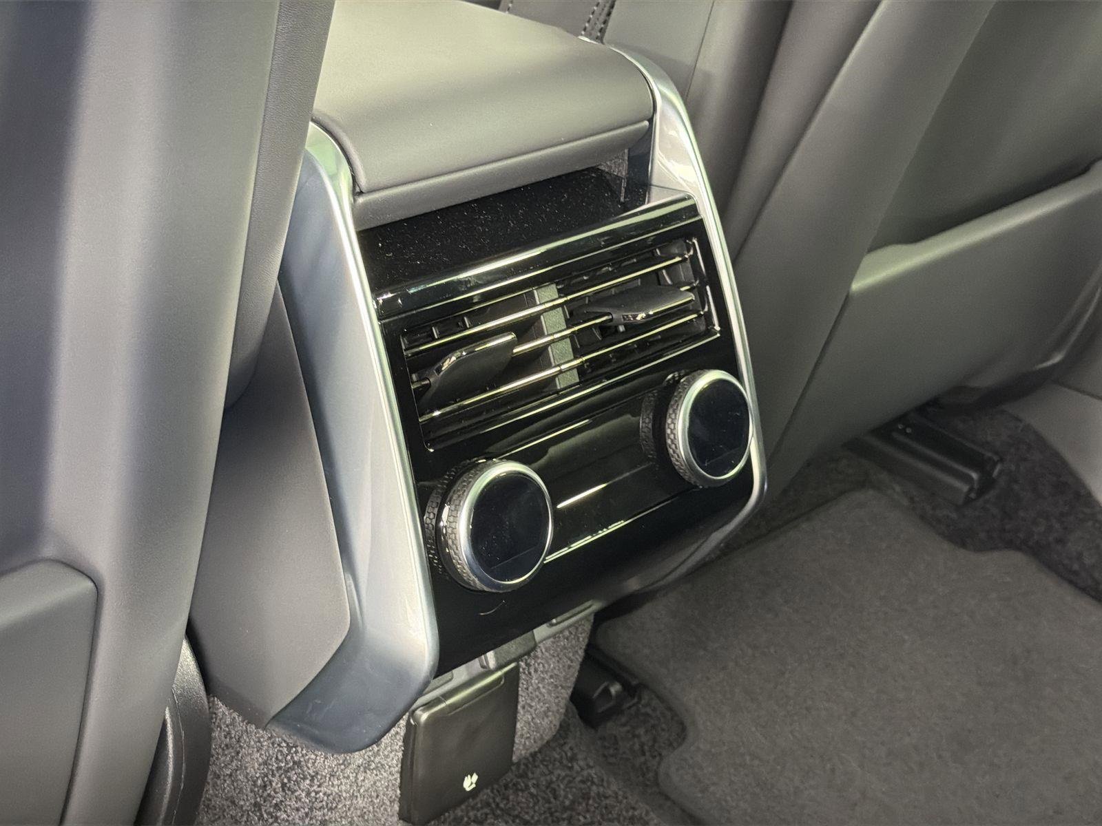 New 2026 Land Rover Range Rover SE image 28