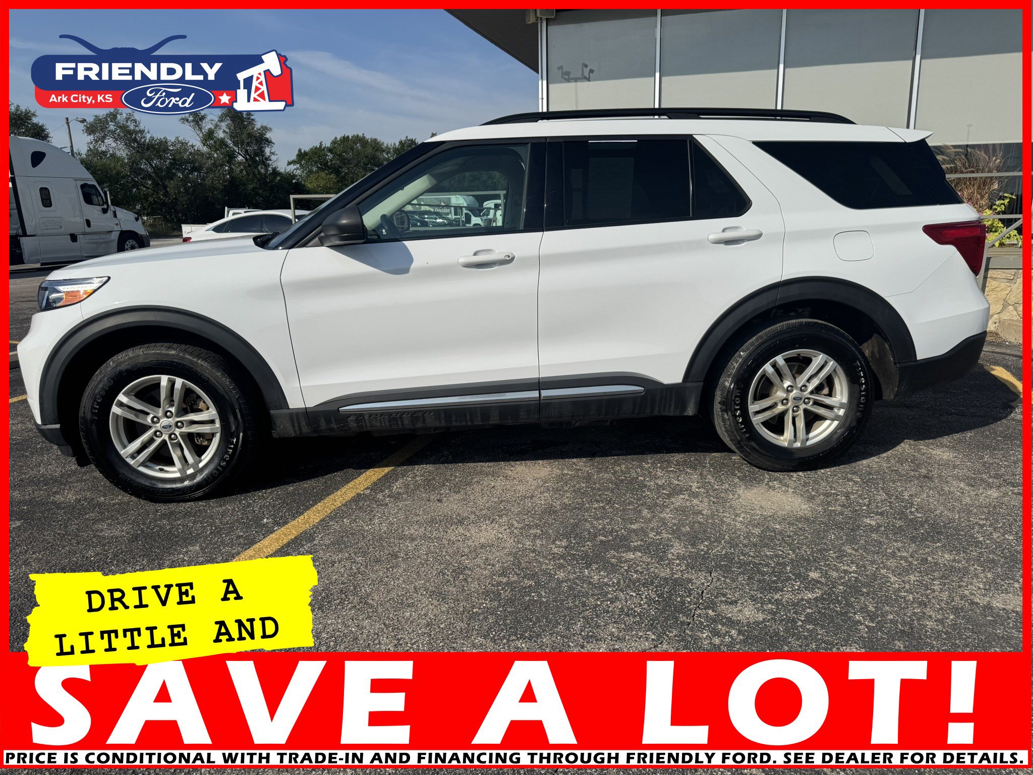 Used 2022 Ford Explorer XLT image 2