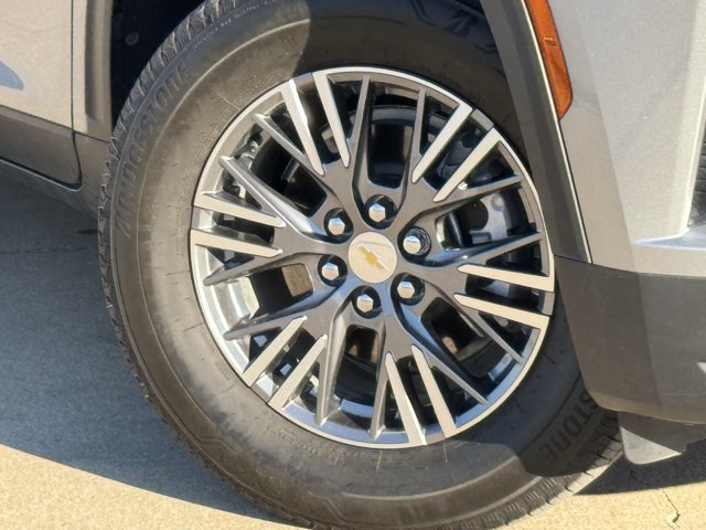 Used 2025 Chevrolet Traverse LT FWD image 33