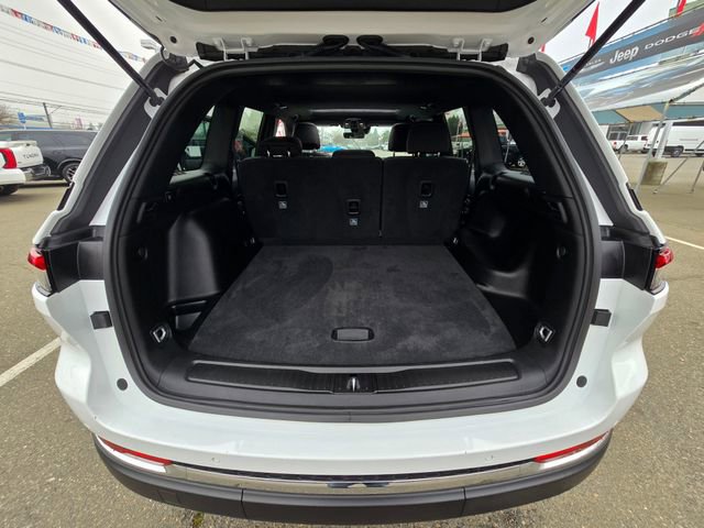 Certified 2025 Jeep Grand Cherokee Laredo X image 24