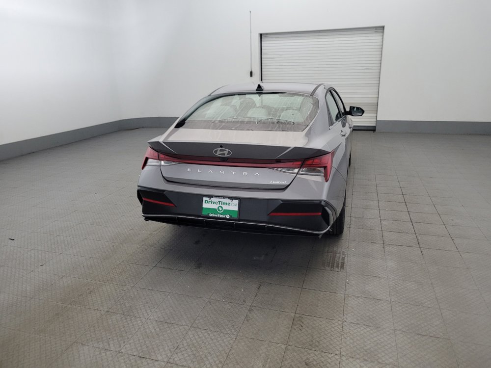 Used 2025 Hyundai Elantra Limited FWD image 7