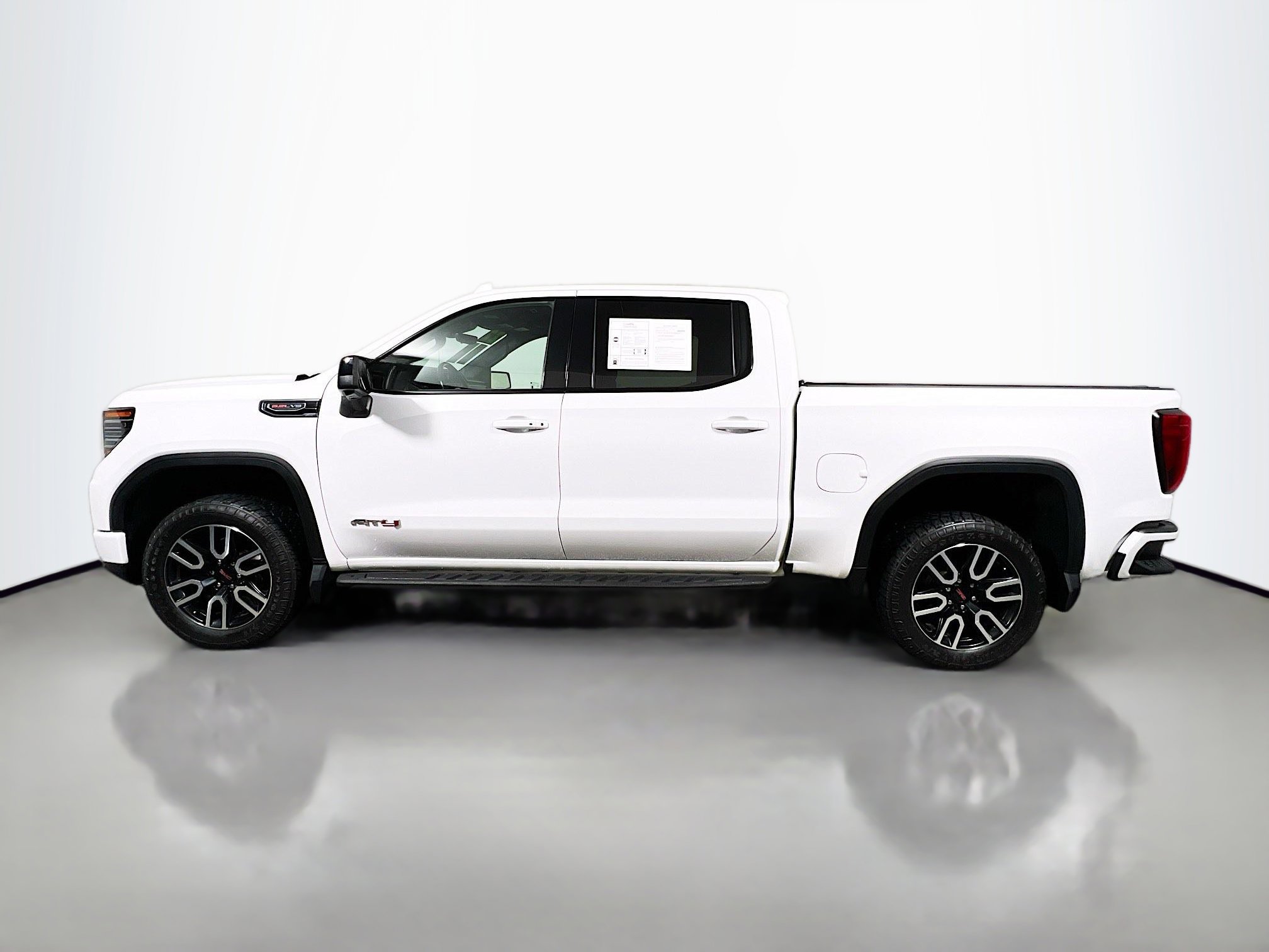 Used 2022 GMC Sierra 1500 AT4 w/ AT4 Premium Package image 9