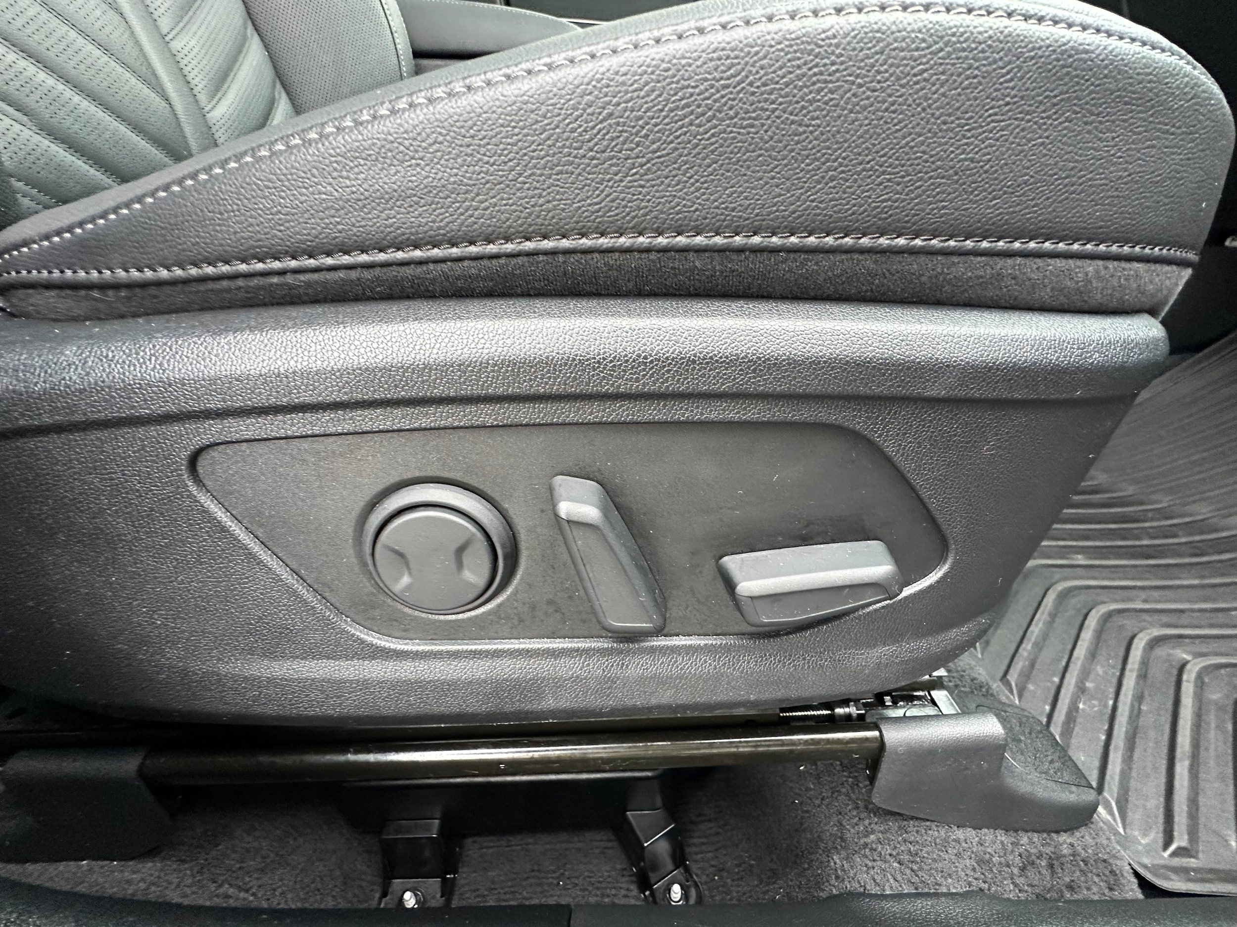 Used 2025 Kia Sorento SX Prestige AWD/4WD image 25