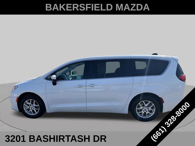 Used 2023 Chrysler Pacifica Touring-L FWD image 2