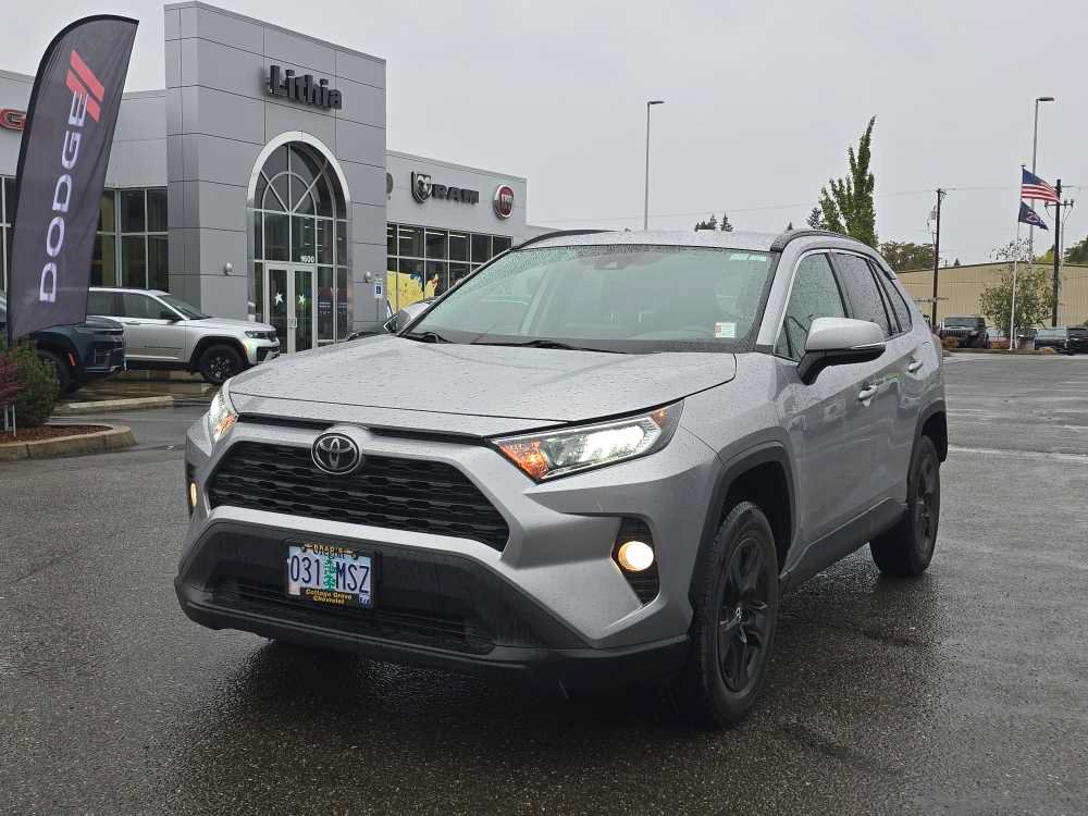 Used 2020 Toyota RAV4 XLE AWD/4WD image 8