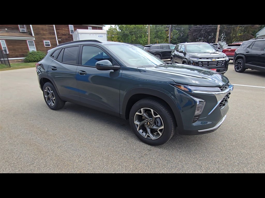 New 2026 Chevrolet Trax LT w/ LT Convenience Package image 2